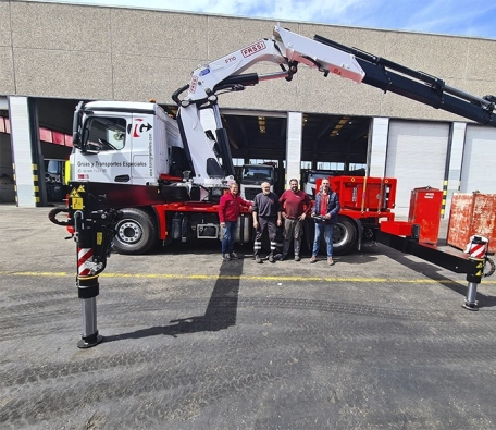Fassi F710RA.2.26 knuckle boom crane delivery