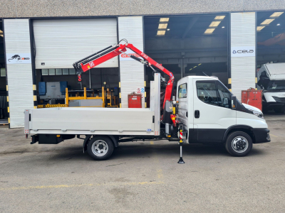 grua fassi f32 en iveco con caja fija aluminio