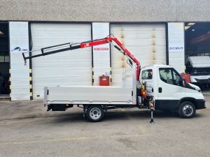 grua fassi f32 en iveco con caja fija aluminio