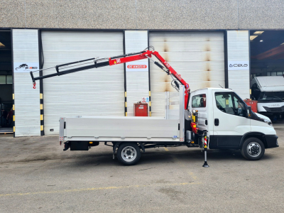grua fassi f32 en iveco con caja fija aluminio