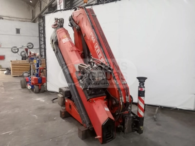 brazo hidraulico fassi de 14 tm para camion.webp