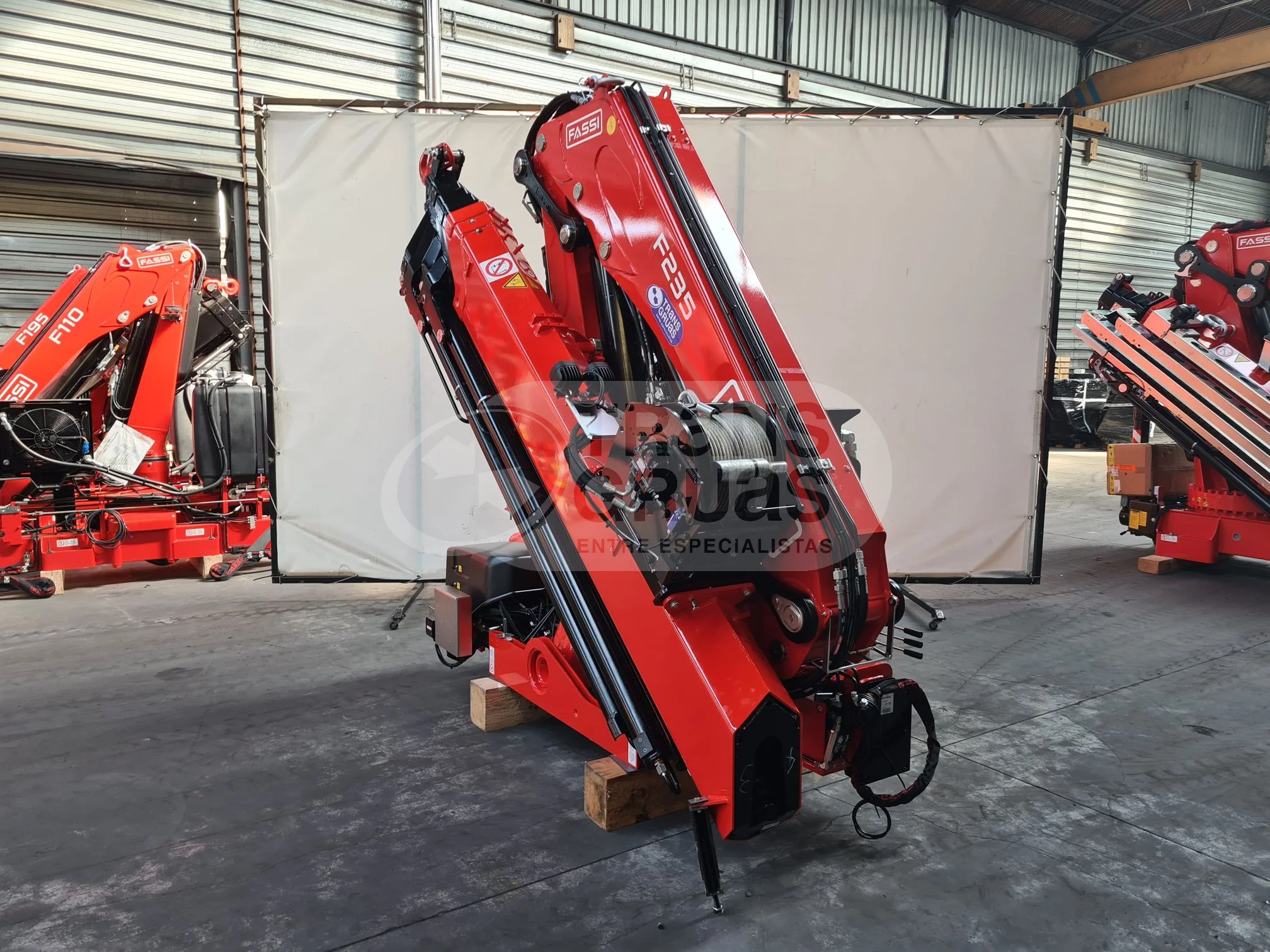 fassi f235a.2.26 e-dinamic con cabrestante (4).webp