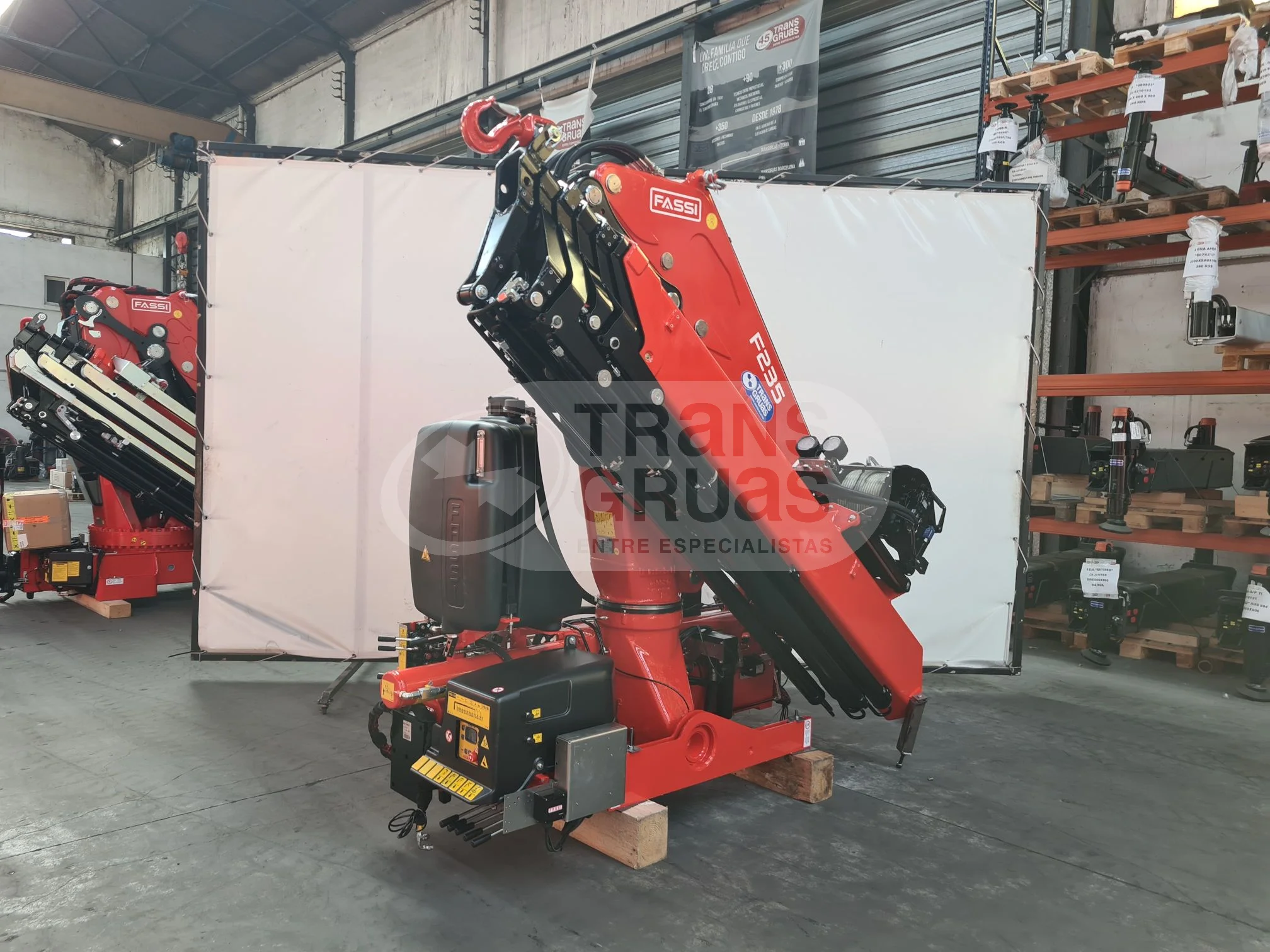 fassi f235a.2.26 e-dinamic con cabrestante (6).webp