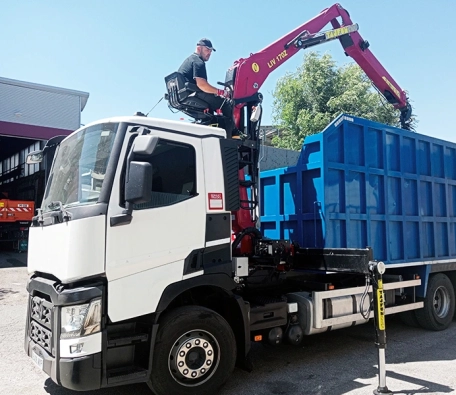 Grúa chatarrera LIV L170Z (3).webp