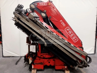 grua en venta fassi usada para camiones.webp