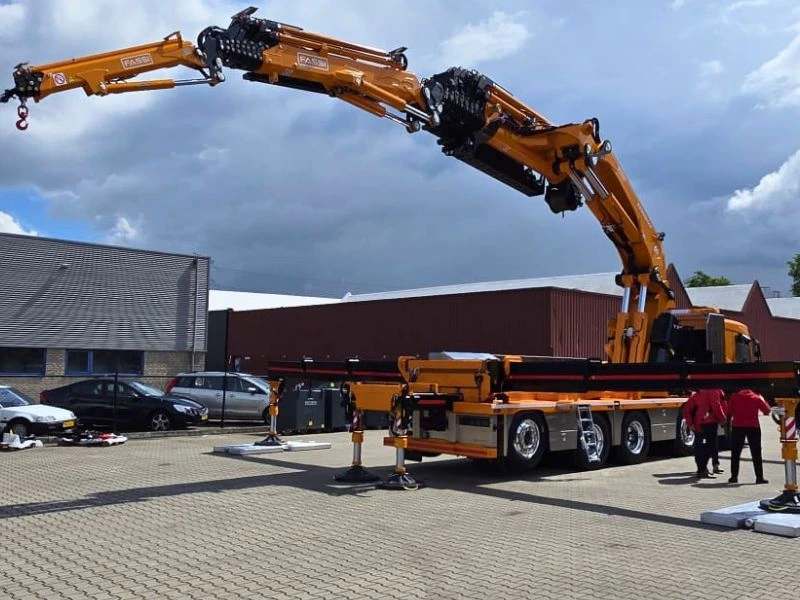 Grúa hidráulica articulada Fassi F2350RL Techno (2).webp