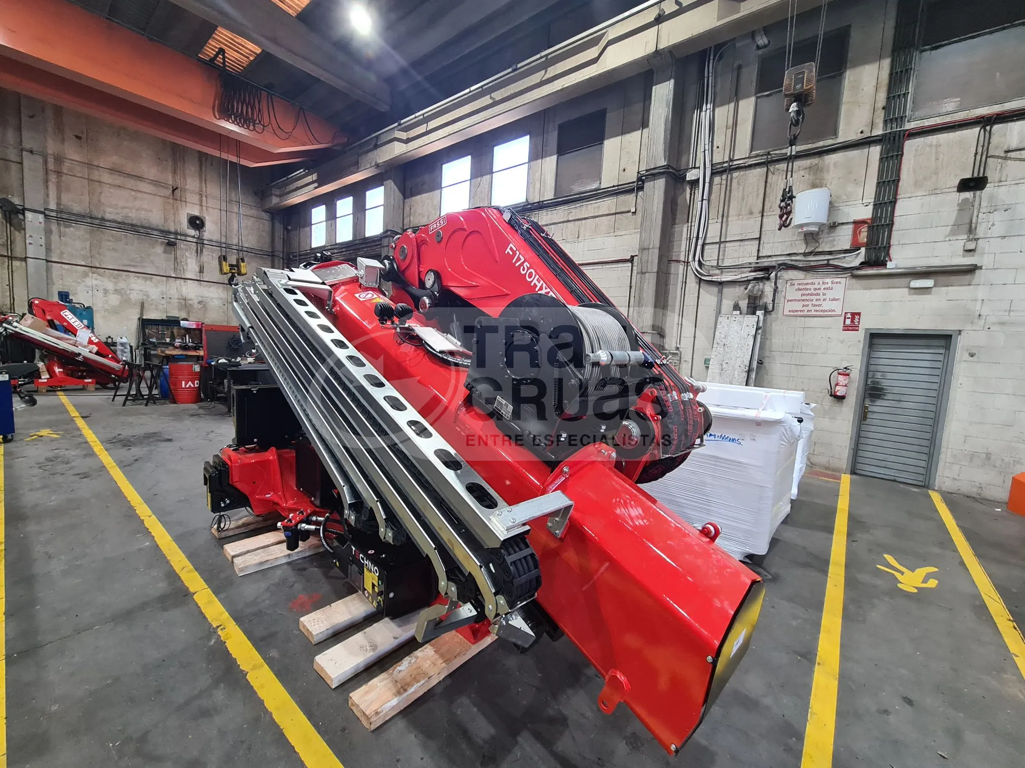 grua hidraulica fassi f1750 para cargas pesadas (4).webp
