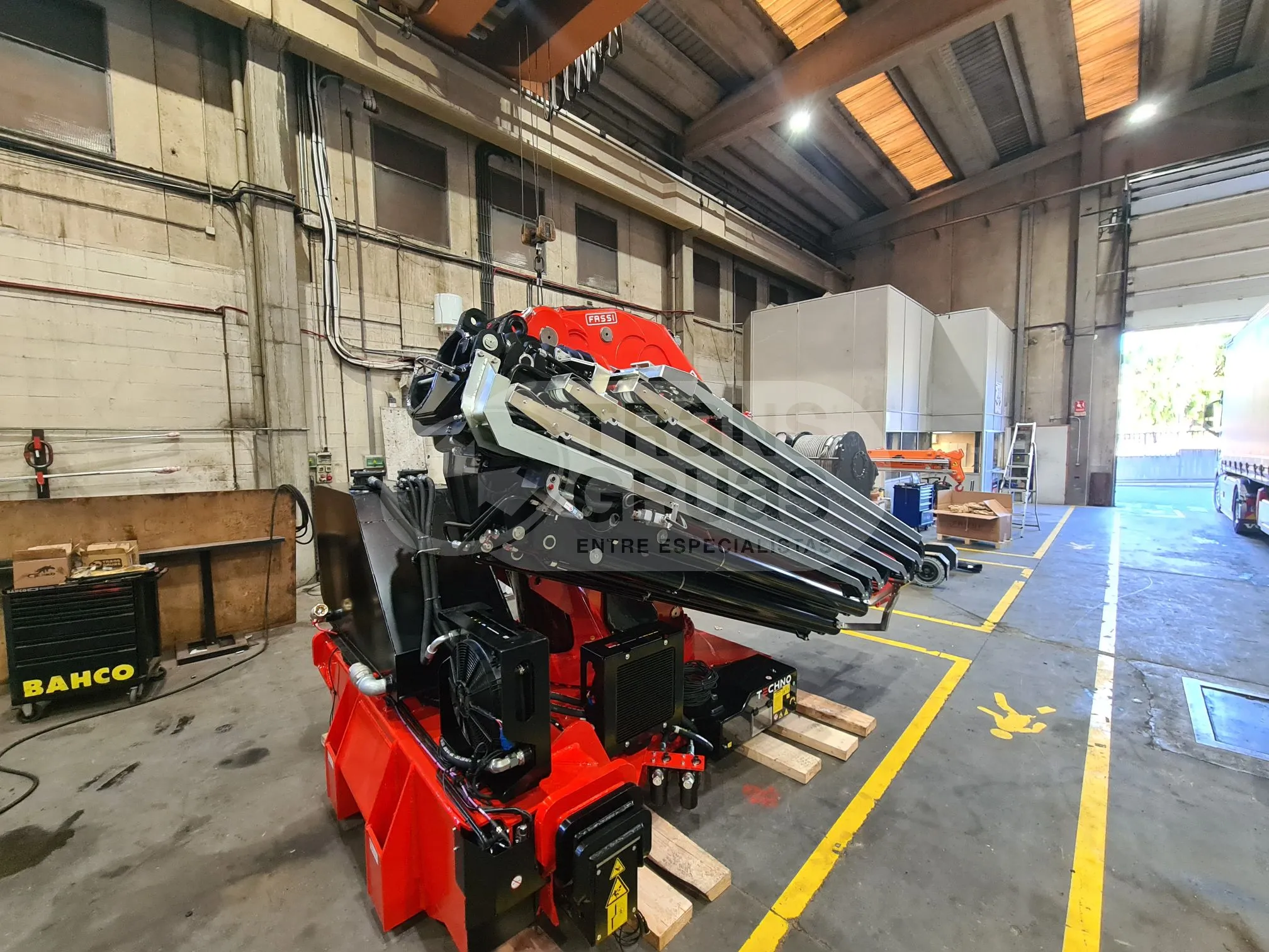 grua hidraulica fassi f1750 para cargas pesadas (5).webp