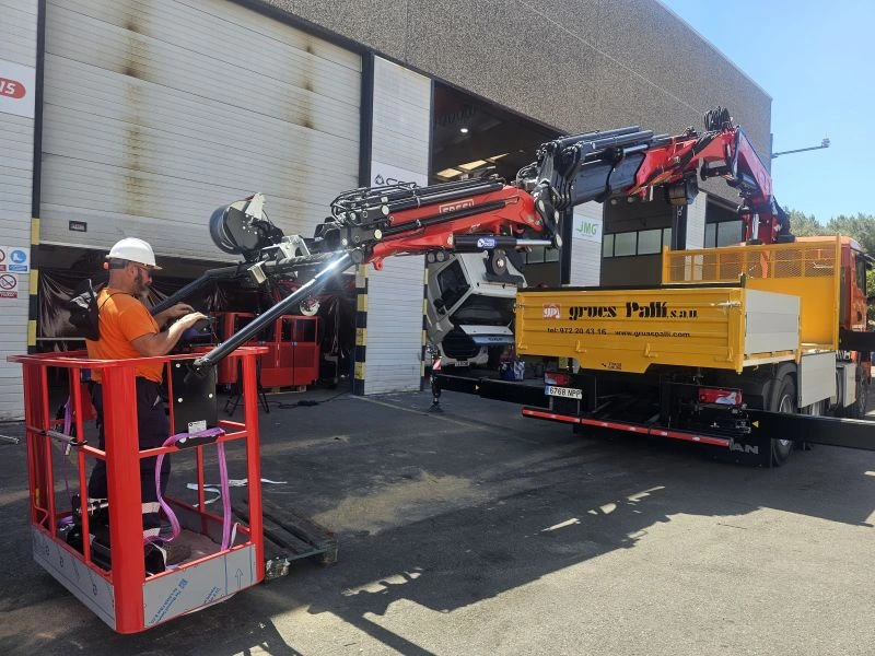 Grúa hidráulica Fassi F545RA (4).webp