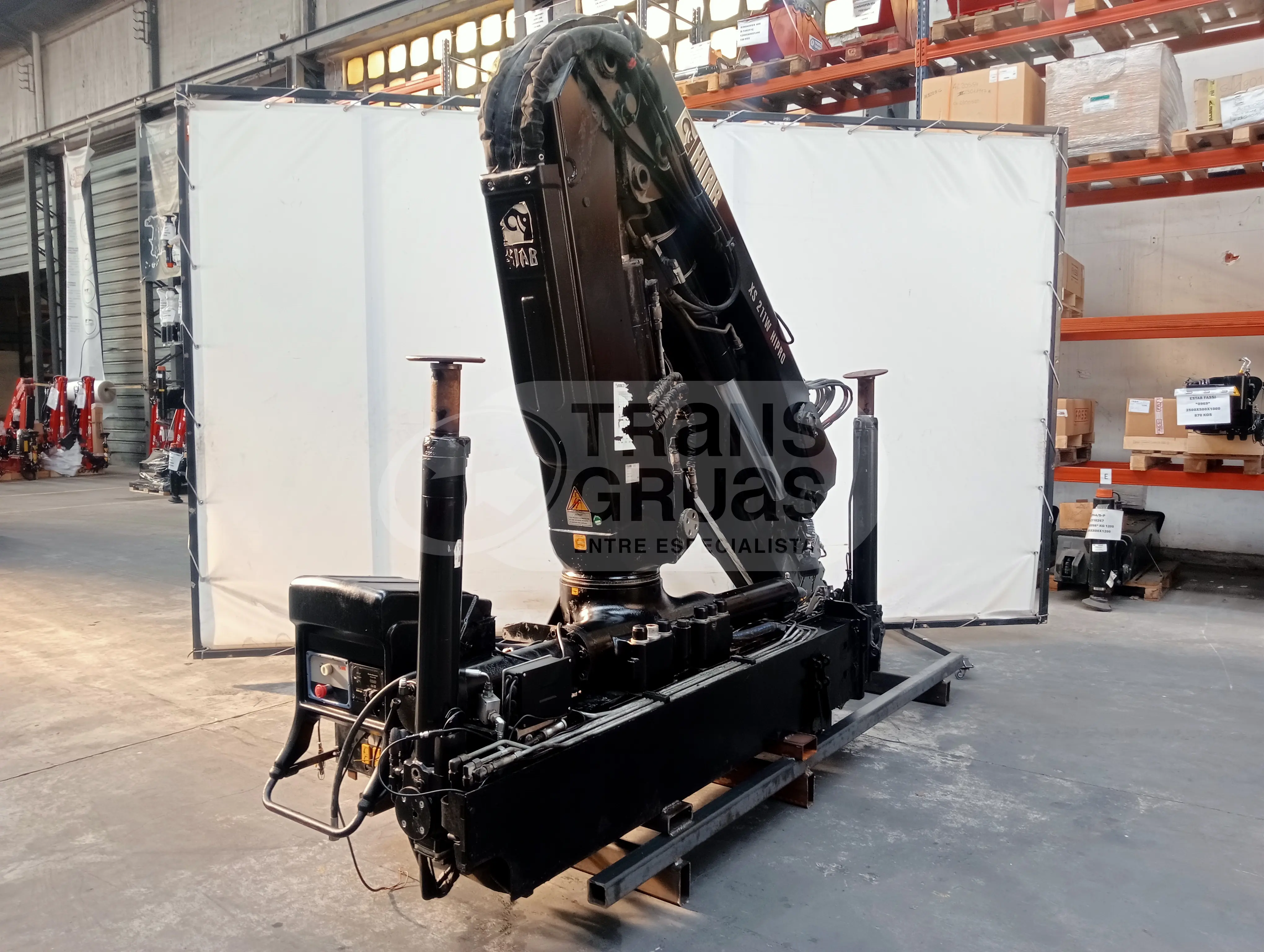 grua hidraulica hiab 211 con 3 salidas hidraulicas (2).webp