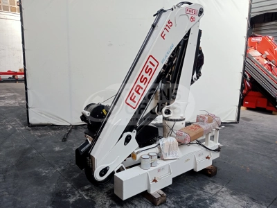 grua marina en venta para embarcaciones de 10tm (2).webp