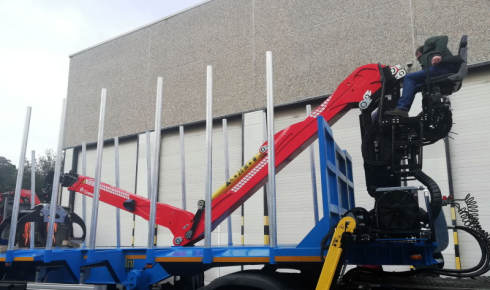 Delivery of a Cranab TL12 forestry crane