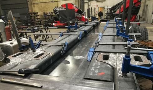 Extra low Fassi knuckle boom crane assembling