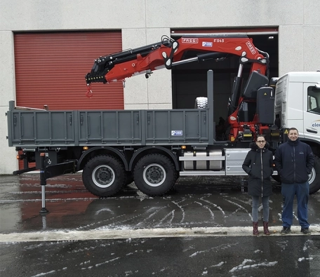 Entrega Fassi F545RA.2.28 a Elecnor