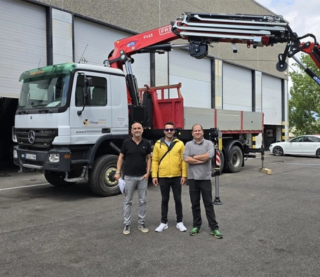 Fassi F425RA knuckle boom crane delivery