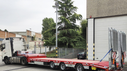 3S425 De Angelis trailer delivery