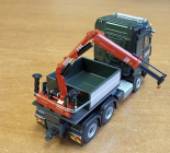 Fassi F32 on truck scale model