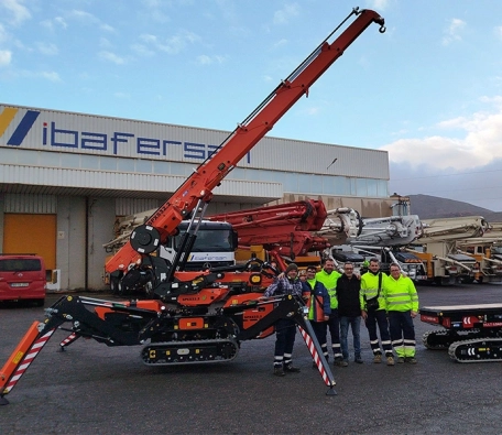 Minigrúa Jekko y multicargador ALMAC (1).webp