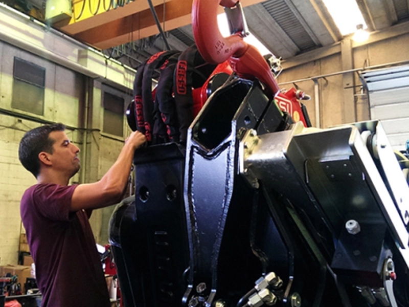 Mounting cranes and other machines in Transgrúas