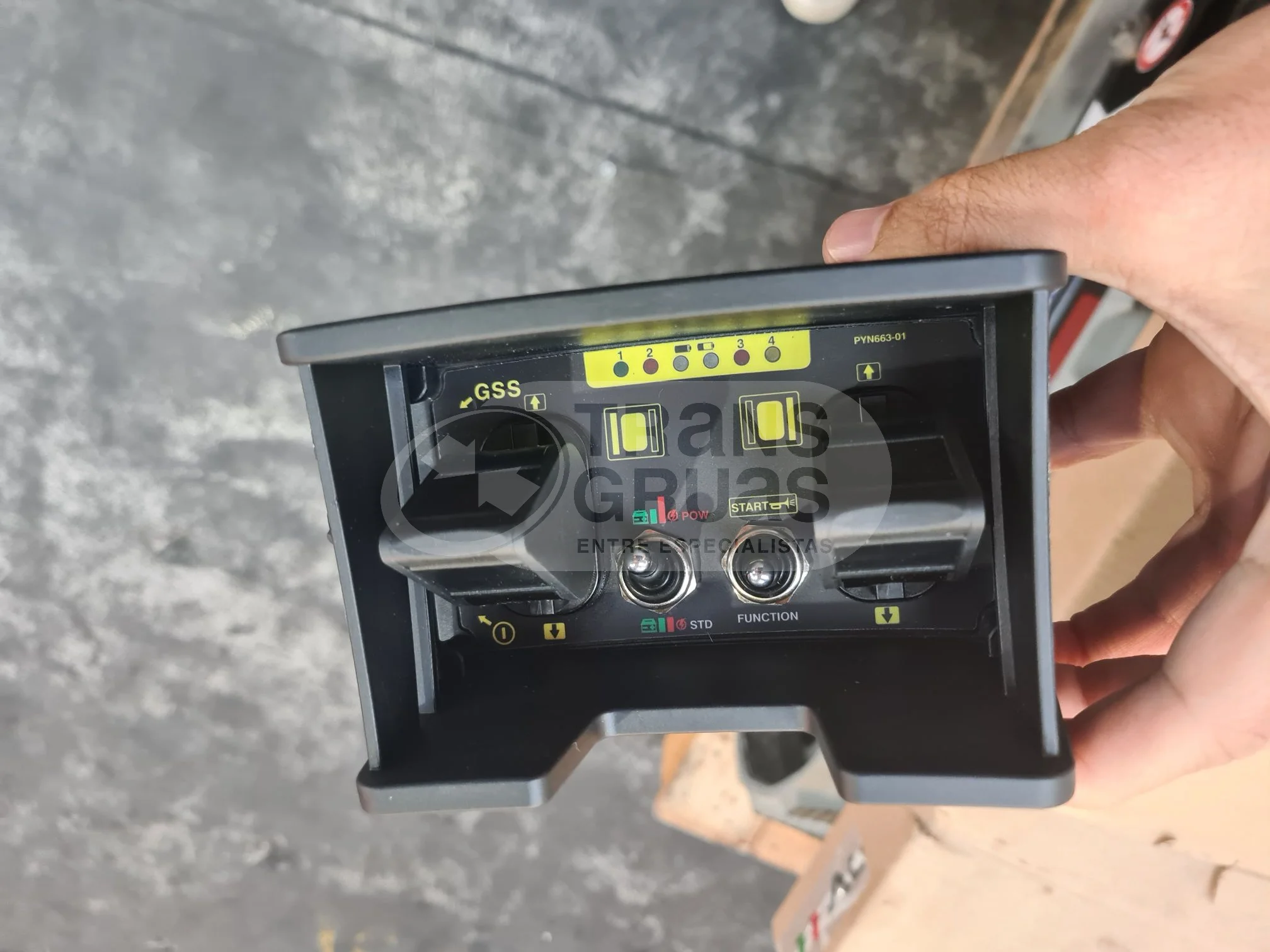 multicargador sobre orugas almac con capacidad 1500kg.webp